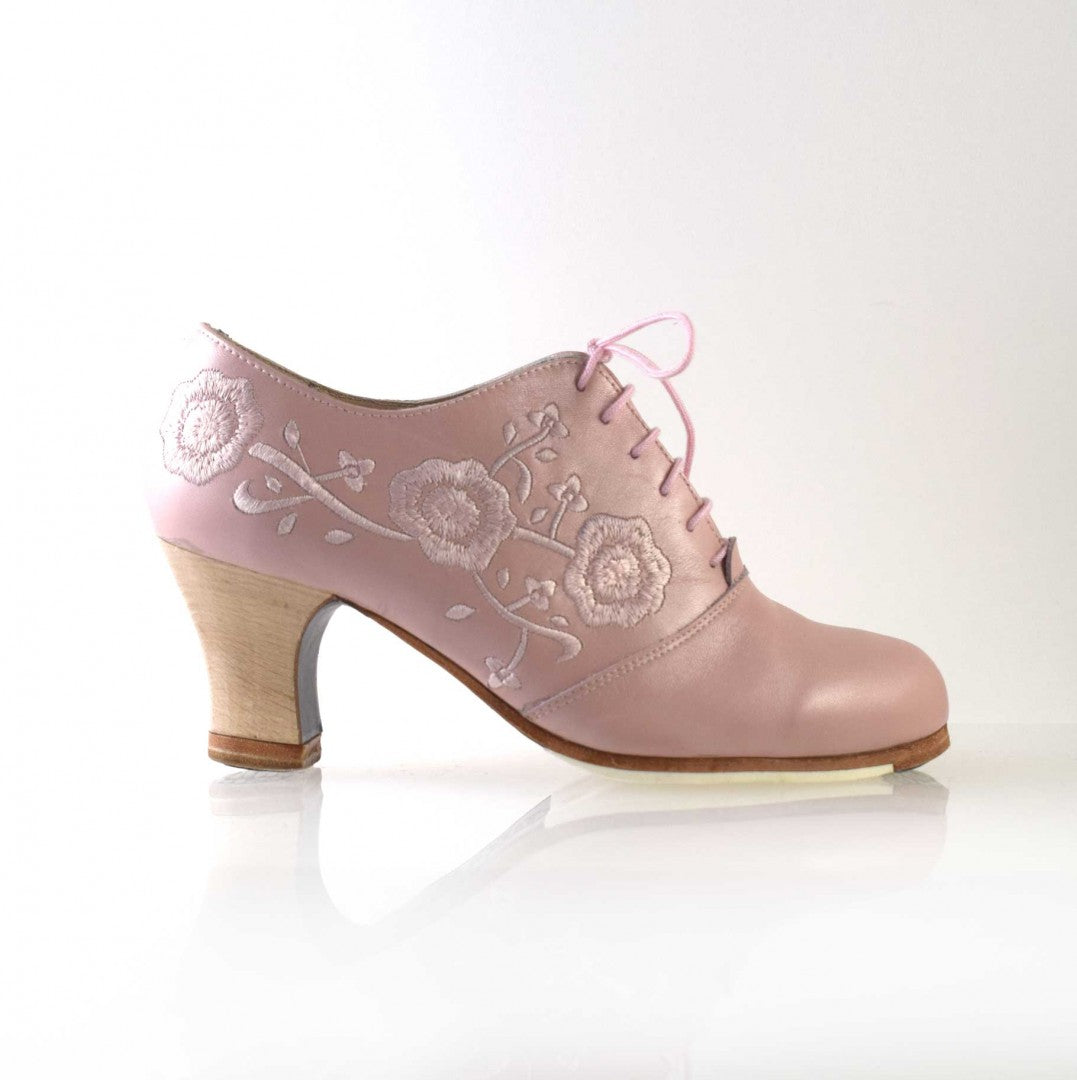 Zapato de flamenco M17 INGLÉS BORDADO de Begoña Cervera